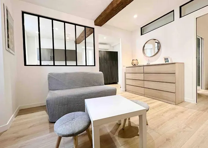 Le James Close: Apt 4 Prs Standing - Vieille Ville